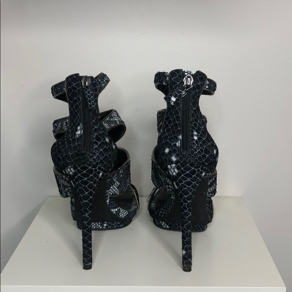 Stilettos - Picture 3 of 5